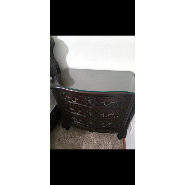 Pristine Henredon Queen 8 Piece Set French Provincial Bedroom Suite For Sale - Image 10 of 18