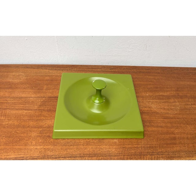 1960s Mid-Century Modern Space Age German Olive Green Quadro Wall Coat Rack by Jürgen Lange for Schönbuch, 1970s For Sale - Image 5 of 16