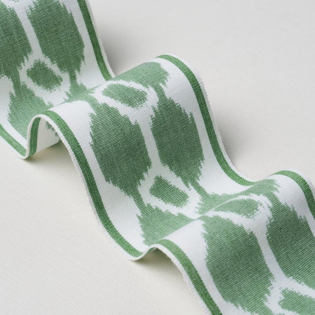 Contemporary Sample - Schumacher Telia Tape Trim In Green For Sale - Image 3 of 5