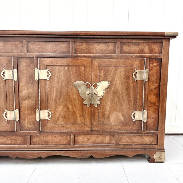 Vintage Henredon Hollywood Regency Sideboard Credenza Brass Butterfly Hardware, Attributed For Sale - Image 11 of 16