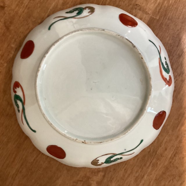 Alabaster Antique Meiji Period Japanese Porcelain Imari Charger Overglazed Enamel For Sale - Image 8 of 12