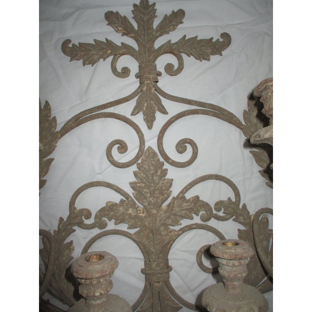 Vintage French Ornate Fleur-De-Lis Style Metal Eight Arm Candle Wall Sconce For Sale - Image 4 of 5