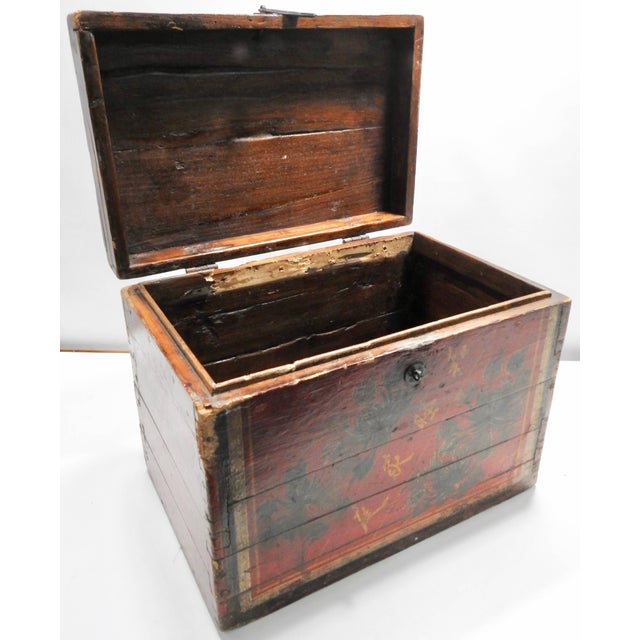 Wood 19th Century Hand-Painted Chinese Storage Chest For Sale - Image 7 of 11