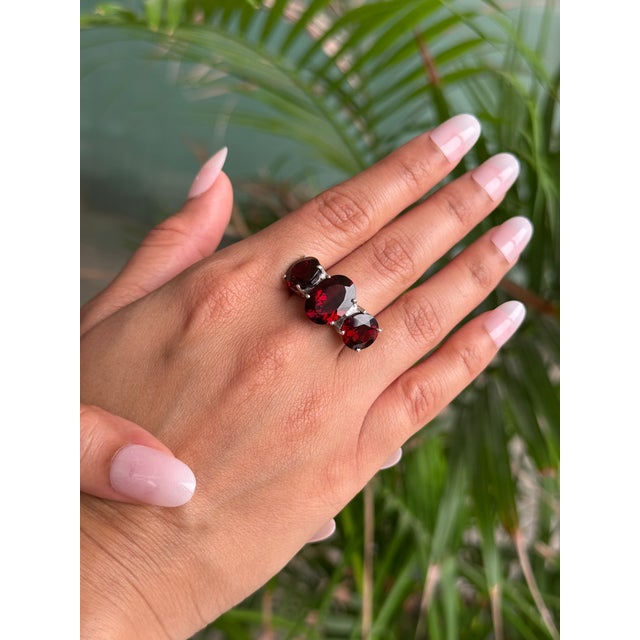 Classic 925 Silver Three Stone Prong Set Statement Ring With Red Garnet - Size 8.5 For Sale - Image 6 of 13