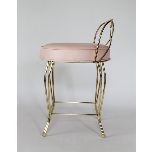 1970s Vintage Pale Pink & Brass Vanity Seat / Stool / Chair For Sale - Image 5 of 16