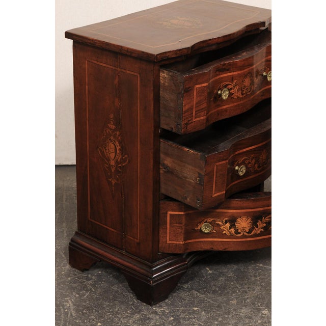 Brown 19th Century Pair of Italian Petite Serpentine Commodini, For Sale - Image 8 of 12