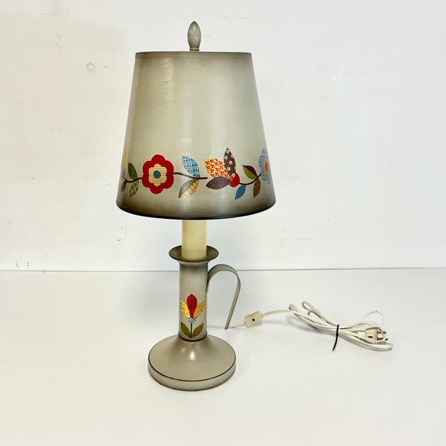 Farmhouse 1950s Vintage Boho Chic Farmhouse Calico Floral Small Tole Table Lamp. For Sale - Image 3 of 13