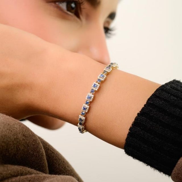 1.49 Ct Natural Diamond Bracelet Studded With 4.15 Ct Royal Blue Sapphire in 14k Gold For Sale In New York - Image 6 of 13