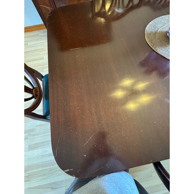 1940s Duncan Phyfe Georgian Style Mahogany Dining Table and Shield Back Chairs - Set of 7 For Sale - Image 6 of 10
