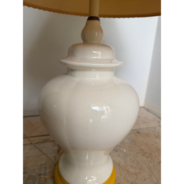 Vintage Yellow Pleated Ginger Jar Table Lamp For Sale - Image 4 of 7