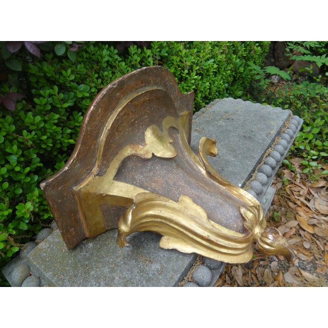 1920s 1920s Italian Baroque Style Painted and Gilt Wall Bracket For Sale - Image 5 of 9