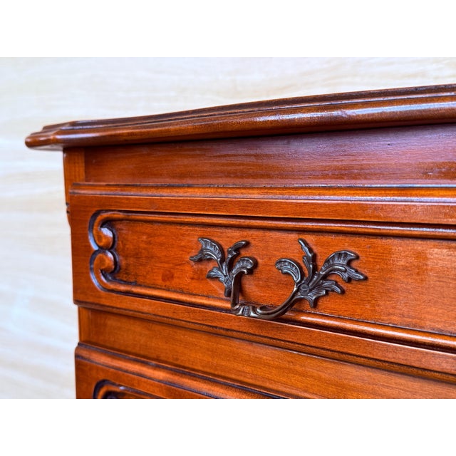 French Bedside Tables with Cabriole Legs, 1950s, Set of 2 For Sale - Image 10 of 11