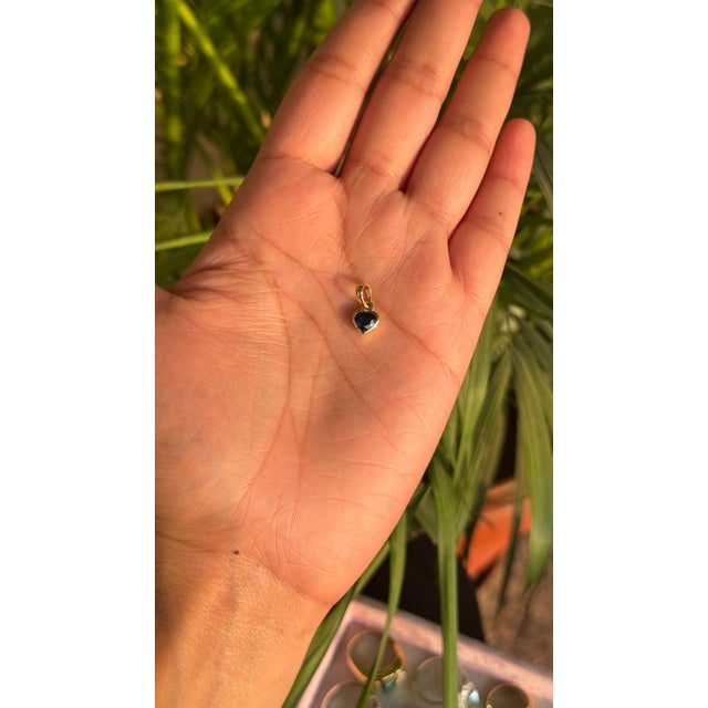 Art Nouveau Heart-Shaped Blue Sapphire Bezel Set Solitaire Pendant in 14k Yellow Gold For Sale - Image 3 of 14