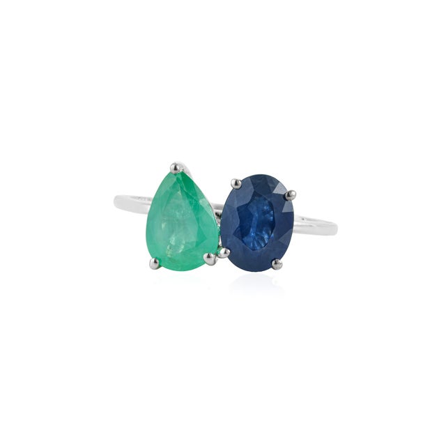 Contemporary 2.66ct Emerald & Blue Sapphire Toi Et Moi Ring in 14k Gold Size 4 For Sale - Image 4 of 16