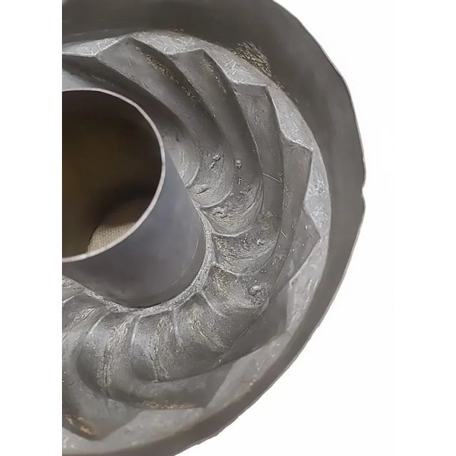 Antique 19thC Copper Turk’s Head Mold – Dovetail Seam, Swirled Bundt For Sale - Image 9 of 12
