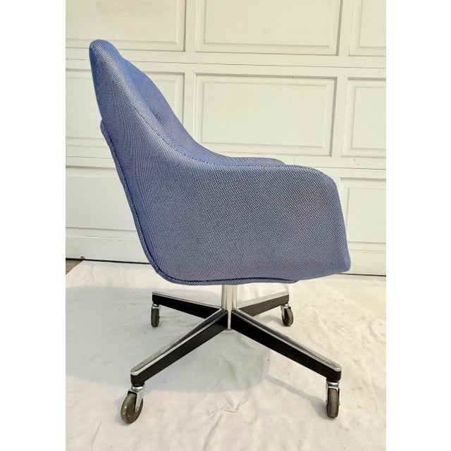 1970's Max Pearson for Knoll Newly Reupholstered Executive Desk Chair For Sale In Los Angeles - Image 6 of 12