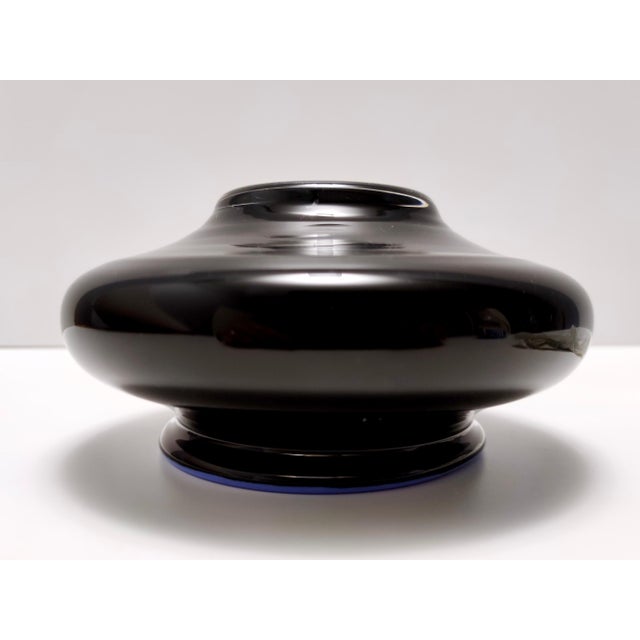 Vintage Iridescent Black and Cornflower Blue Cased Glass Vase, Italy, 1980s For Sale - Image 9 of 12