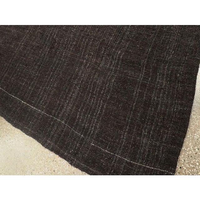 Galerie Shabab Collection Mid-20th Century Handmade Turkish Flatweave Kilim Gallery Carpet For Sale - Image 9 of 10