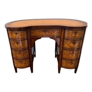 Continental Neoclassical Revival Inlaid Kidney-Form Writing Desk With en Suite Chairs, Early 20th Century For Sale