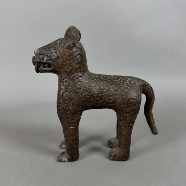 Vintage 20th Century African Tribal Art Bronze Leopard Statue, Nigeria For Sale - Image 3 of 11