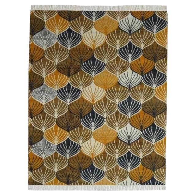 Handwoven European Style Flat Kilim Rug For Sale