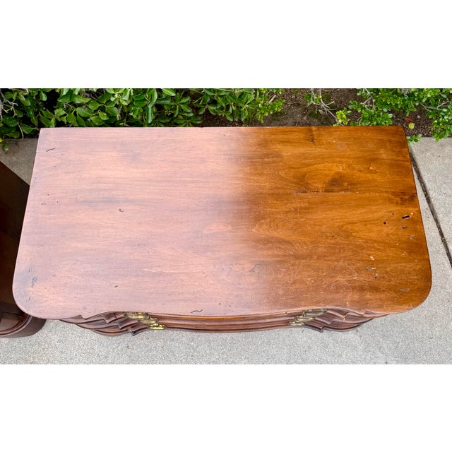 Pair of English Georgian Chippendale Style Serpentine Front 3-Drawer Nightstands For Sale - Image 9 of 16