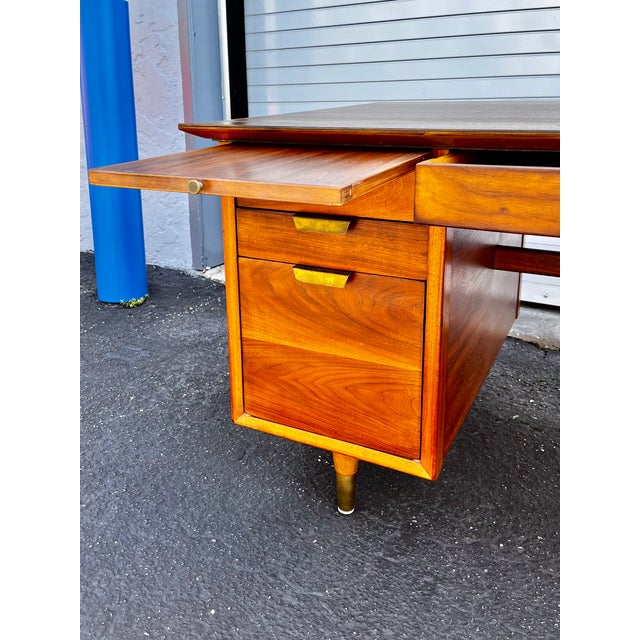 Boomerang Executive Desk With Conference Corner | Mid Century Modern by William H Sullivan for Standard Furniture c.1950s For Sale - Image 14 of 18