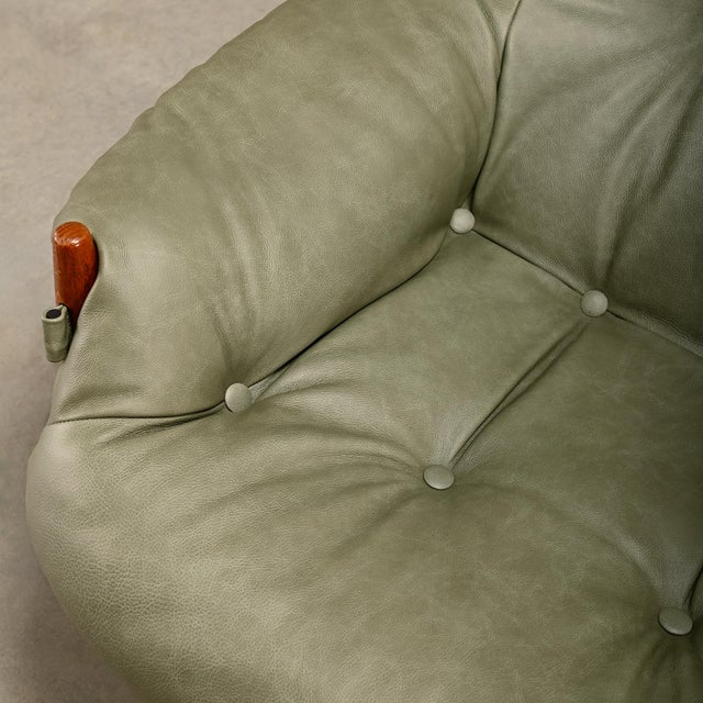 Set of Oak and Leather Lounge Chair in the style of Sergio Rodrigues and Jean Gillon, 1960s For Sale - Image 13 of 18
