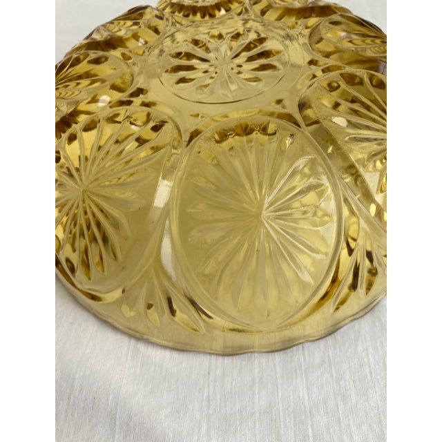 1960s Vintage Anchor Hocking Medallion Starburst Honey Amber Fruit Serving Bowl For Sale - Image 5 of 9