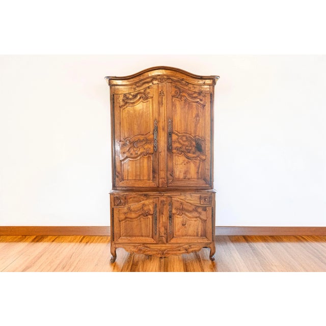 Mid 18th Century French 1750s Louis XV Walnut Floral Buffet à Deux-Corps from the Loire Valley For Sale - Image 5 of 12