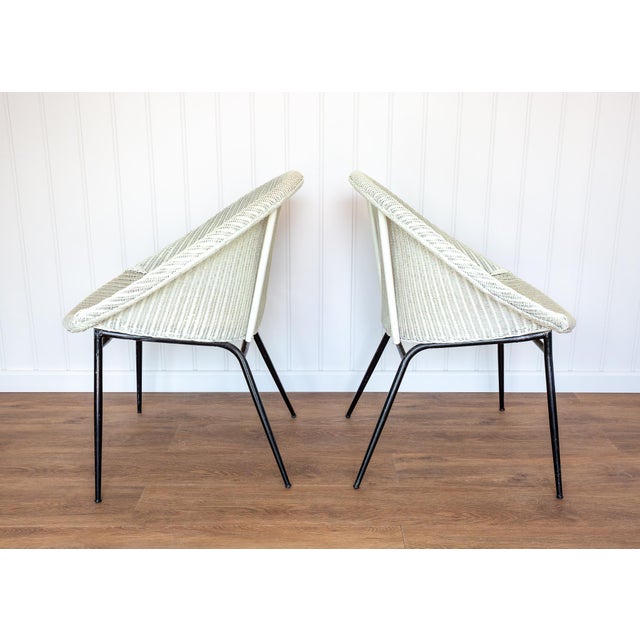 Mid-Century Modern Bauhaus Satellite Cocktail Lounge Chairs in Wicker and Steel by Lloyd Loom for Lusty, 1950s, Set of 2 For Sale - Image 4 of 18