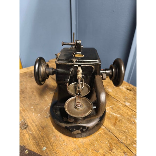 Hat Makers or Fur Makers Sewing Machine, 1920s For Sale - Image 13 of 18