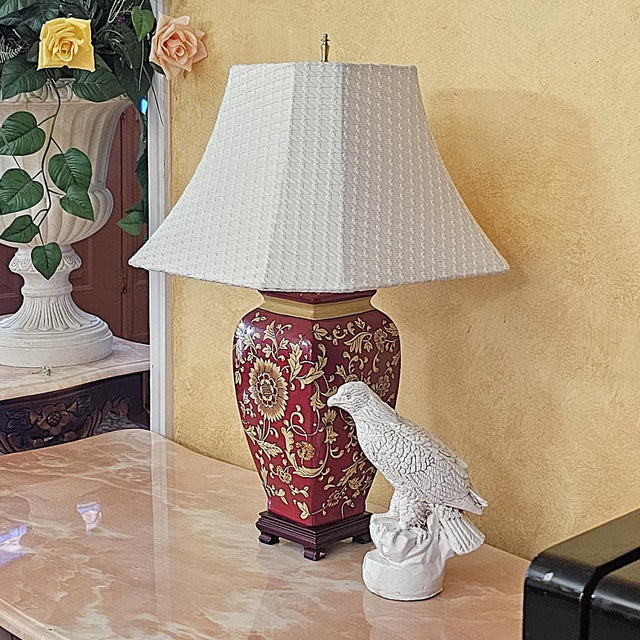 Vintage Chinoiserie Style Porcelain Table Lamp With Hand-Painted Floral Motif For Sale - Image 10 of 18
