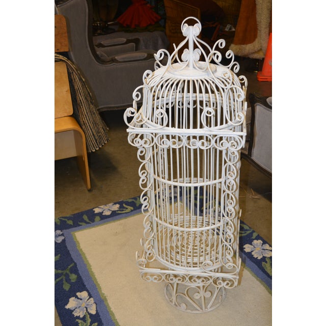 This is a great looking vintage wicker birdcage. Great decorative piece, add a plant! Single door with 2 simple latches....