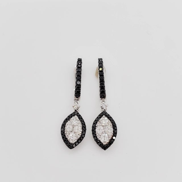 Contemporary Estate White and Black Diamond Pave Dangle Earrings in 14k White Gold - A Pair For Sale - Image 3 of 7
