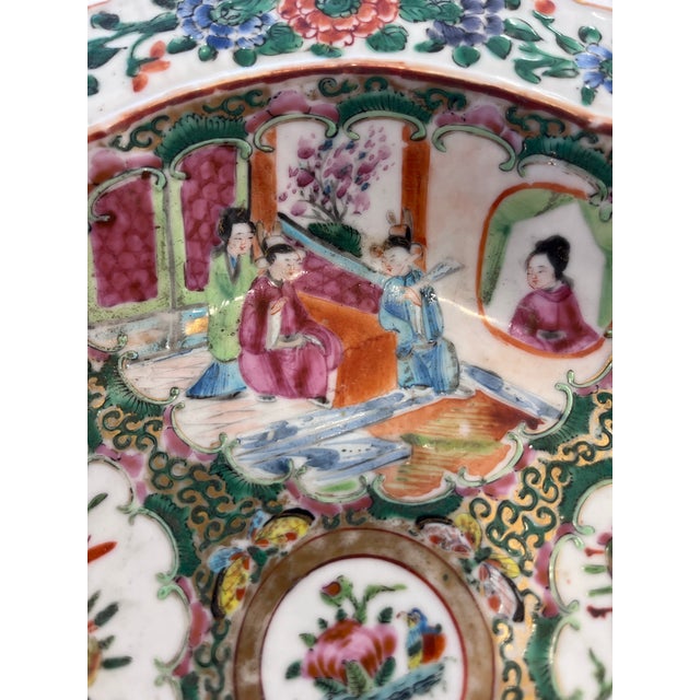 19th Century 19th-Century Chinese Rose Medallion Porcelain Shrimp Dish For Sale - Image 5 of 8
