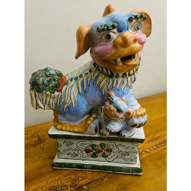 Early 20th Century Antique Chinese Glaze Porcelain Foo Dog With Baby For Sale - Image 5 of 10