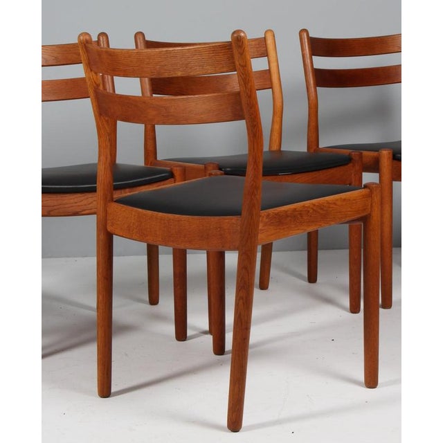 Dining Chairs in Oak and Leather by Poul Volther for FDB, 1970s, Set of 5 For Sale - Image 6 of 8