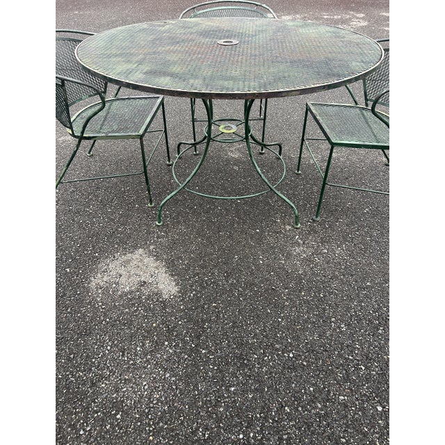 American Vintage Russell Woodard Wrought Iron Patio Set Table and 4 Chairs, Atrributed For Sale - Image 3 of 6