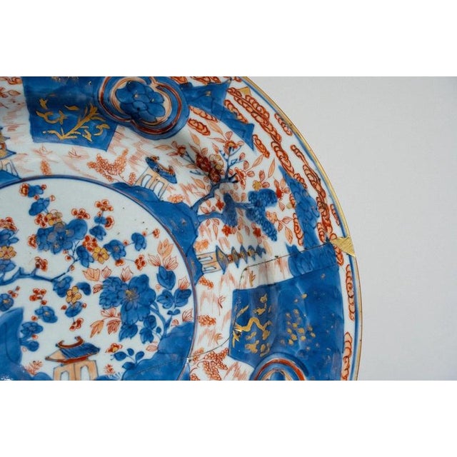 Large 18th Century Antique Chinese Qing Dynasty Imari Porcelain Charger For Sale - Image 11 of 18