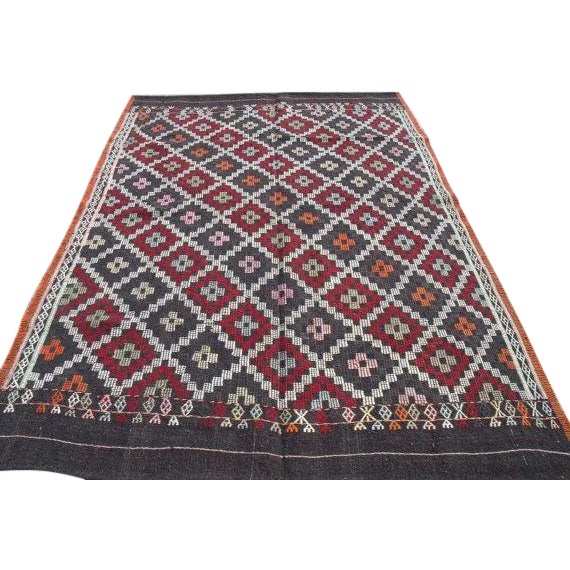 Vintage Handwoven Turkish Kilim Rug - 5.5' x 8.5' For Sale