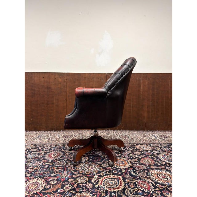 English Chesterfield Desk in Leather For Sale - Image 3 of 8