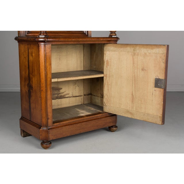 19th Century French Mahogany Display Cabinet in Louis Philippe Style For Sale In Orlando - Image 6 of 13