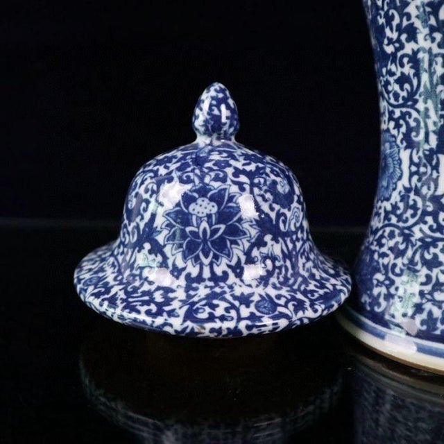 Chinoiserie Blue and White Interlocking Lotus Porcelain Lidded Ginger Jar For Sale In Los Angeles - Image 6 of 9