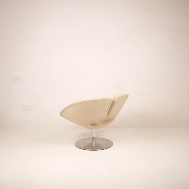 Overview The Apollo armchair, designed by Patrick Norguet for Artifort in 2002, represents one of the most significant...