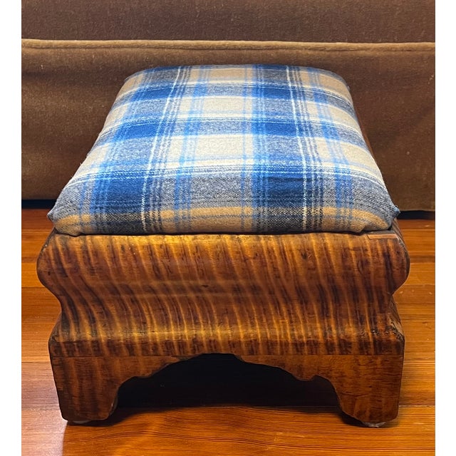 Tan Antique 19th Century American Classical Foot Stool in Highly Figured Tiger Maple Circa 1830 For Sale - Image 8 of 18