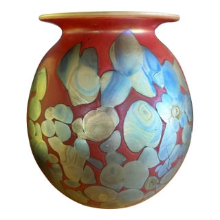 Robert Eickholt 2006 Signed Strawberry Iridescent Studio Art Glass Vase For Sale