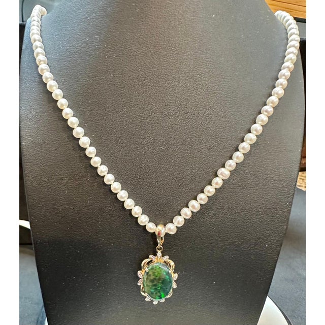 Gemstone 4 Ct Oval Shape Black Australian Opal & Diamond 14 K Yellow Gold Pearl Necklace For Sale - Image 7 of 18