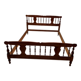 1960s Vintage Ethan Allen Georgian Court Solid Cherry Sheffield Finish Queen Bed Frame For Sale