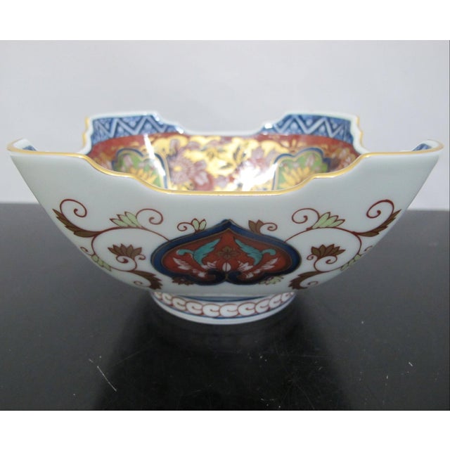 Japanese Imari Arita Yaki Kisen Kiln Vivid Gokunishiki Porcelain Square Bowl For Sale - Image 9 of 11